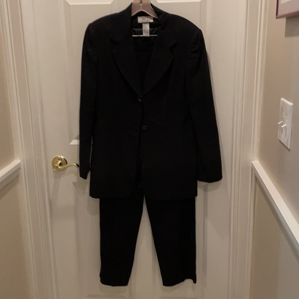 Linen Suit - Picture 2 of 6